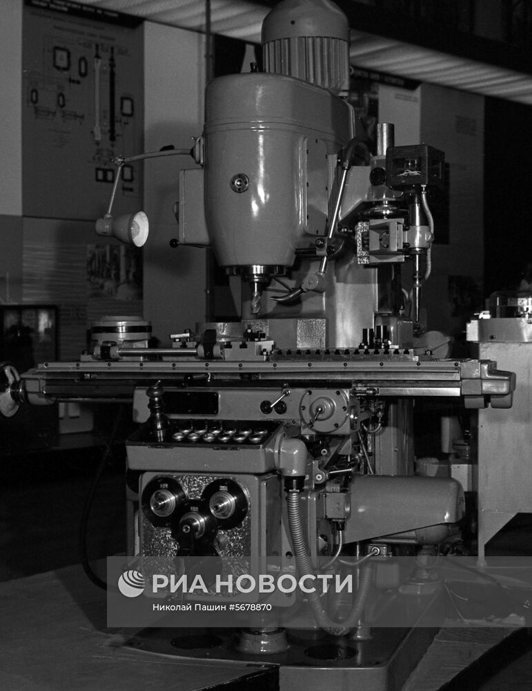 Вертикально-фрезерный копировальный станок
