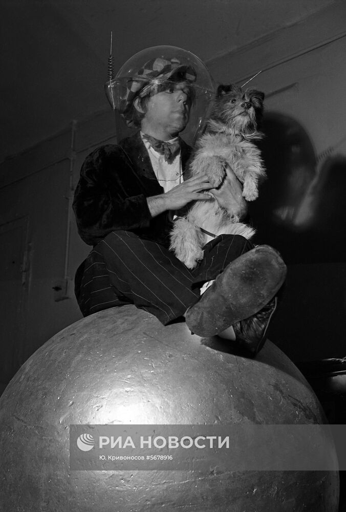 Советский артист цирка О. Попов