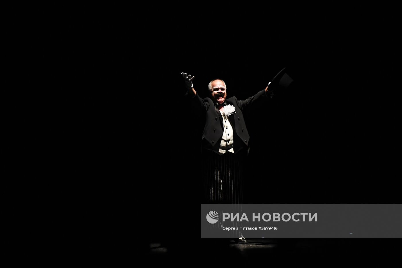 Премьера спектакля "Мольер" в театре Армена Джигарханяна
