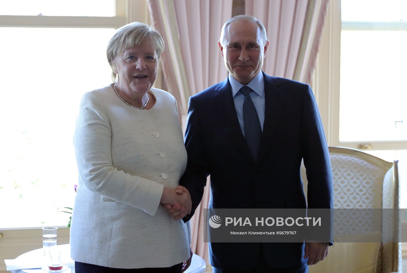 27 октября 2018. Президент РФ Владимир Путин и канцлер Германии Ангела Меркель во время встречи. Место: Турция, Стамбул. Автор: Михаил Климентьев/РИА Новости. Рабочий визит президента РФ В. Путина в Турцию