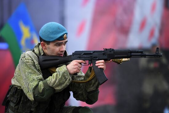 Акция "Военная служба по контракту – твой выбор!" в Казани