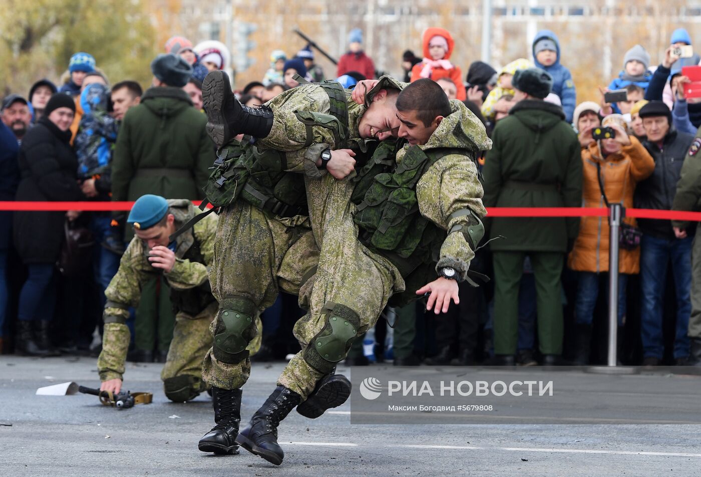 Акция "Военная служба по контракту – твой выбор!" в Казани