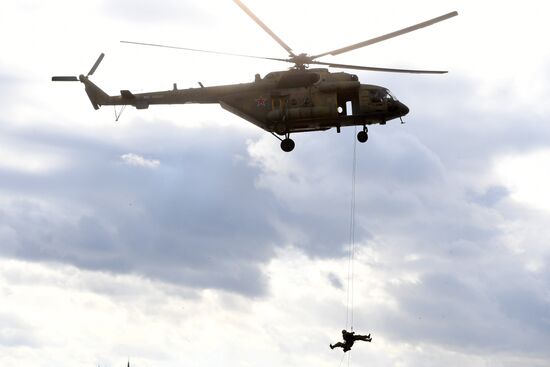 Акция "Военная служба по контракту – твой выбор!" в Казани