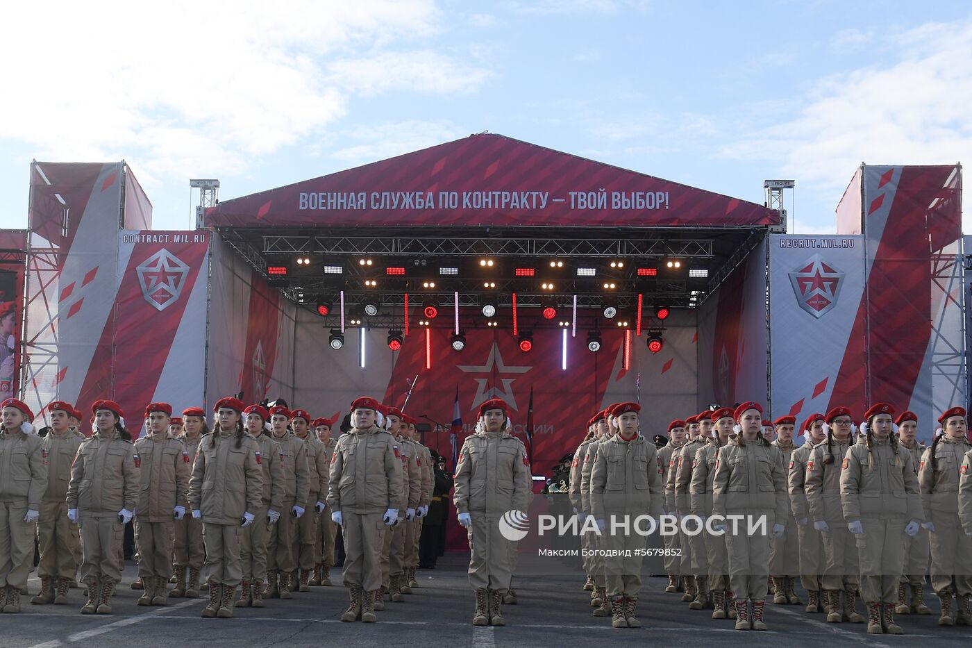 Акция "Военная служба по контракту – твой выбор!" в Казани