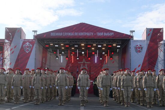 Акция "Военная служба по контракту – твой выбор!" в Казани