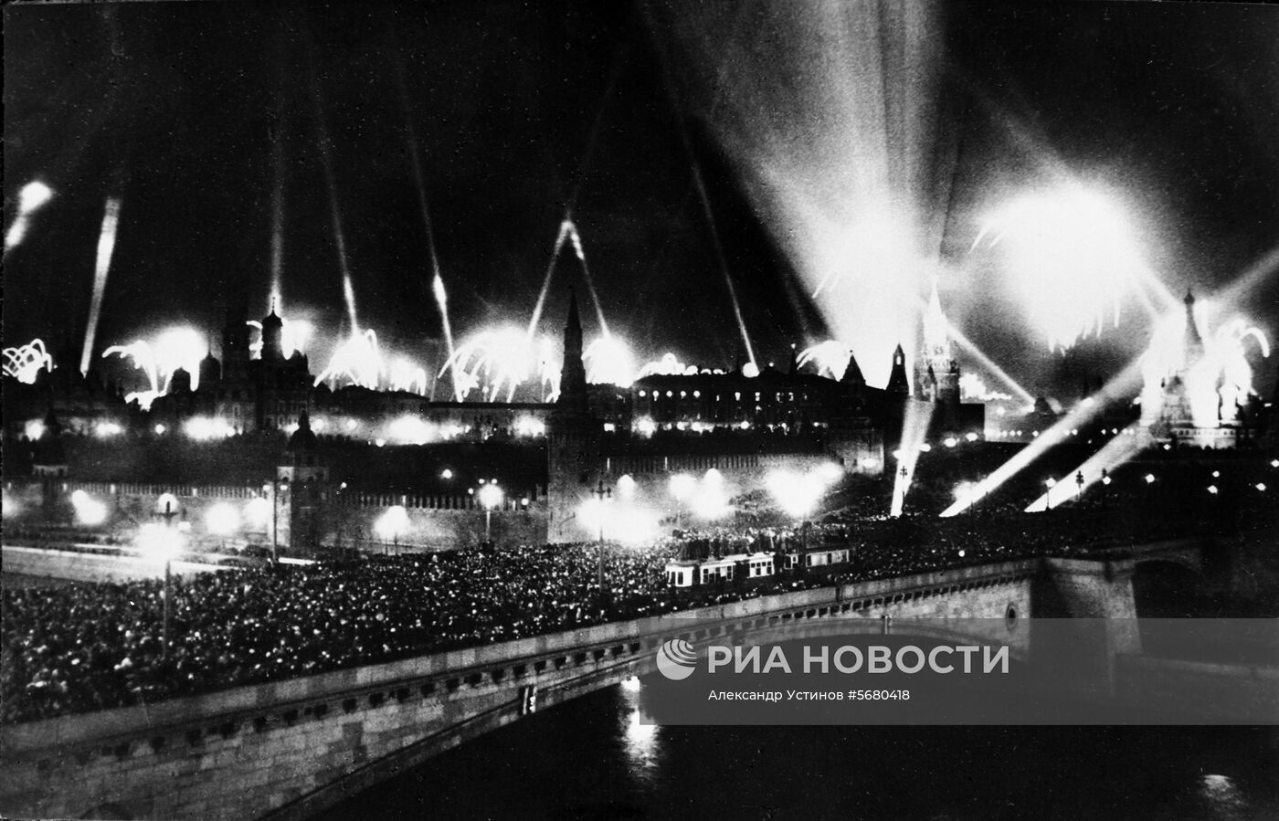 Салют Победы в Москве 9 мая 1945 года