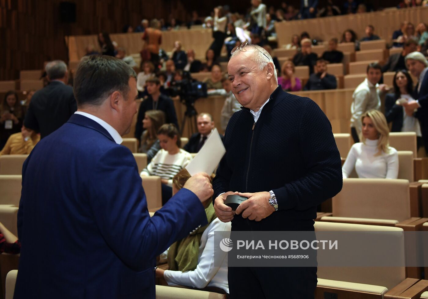 Премьера фильма "Крымский мост. Сделано с любовью!"