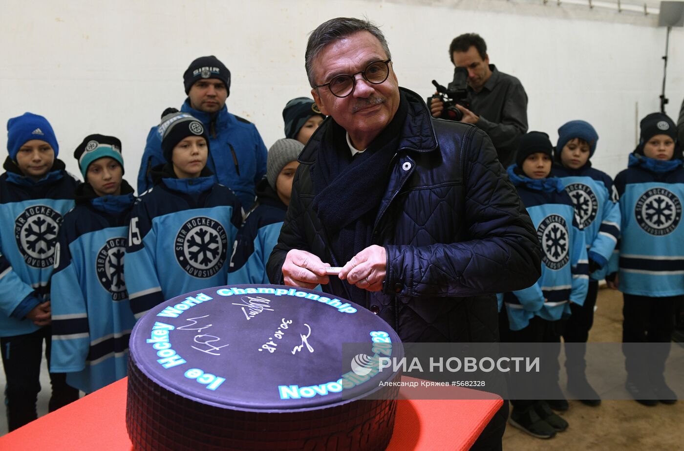 Началась подготовка к молодежному ЧМ-2023 по хоккею в Новосибирске