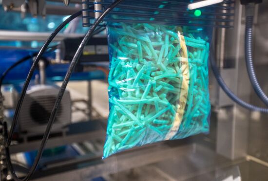 Уборка и переработка первого урожая российского картофеля для "Макдоналдс"