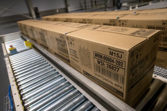 Уборка и переработка первого урожая российского картофеля для "Макдоналдс"