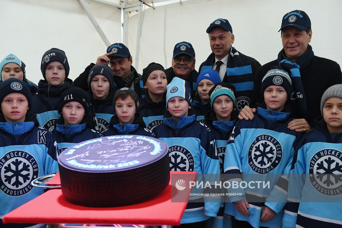 Началась подготовка к молодежному ЧМ-2023 по хоккею в Новосибирске