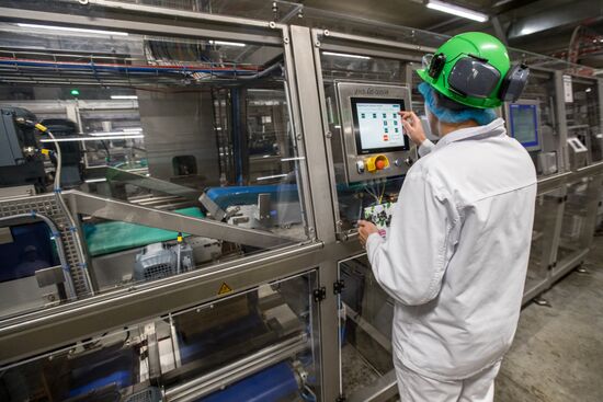 Уборка и переработка первого урожая российского картофеля для "Макдоналдс"