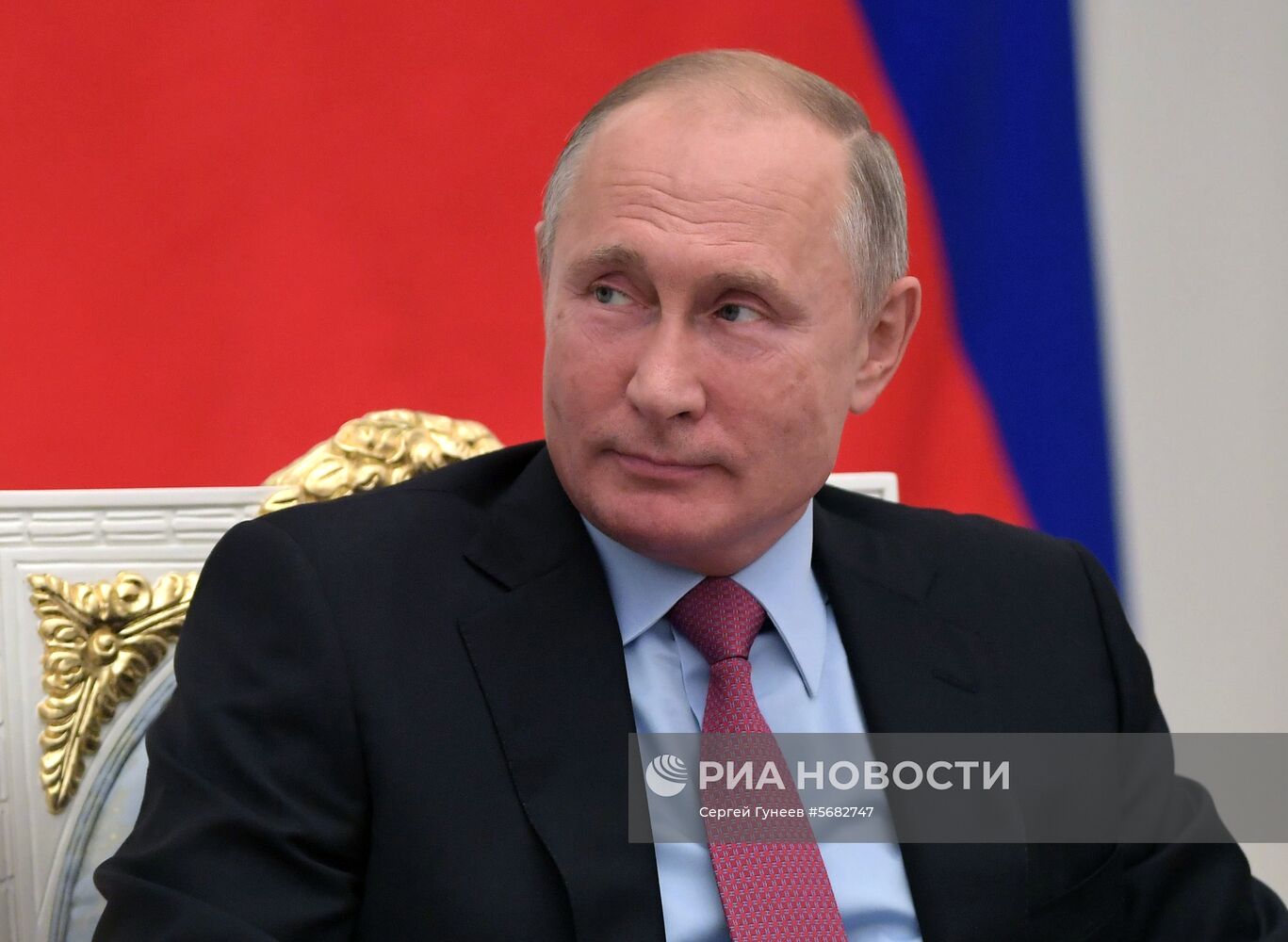 Президент РФ В. Путин по случаю 25-летия избирательной системы РФ встретился с руководством и членами ЦИК