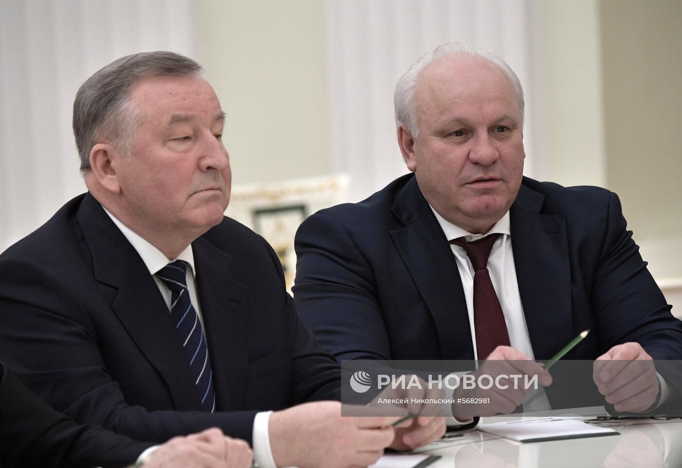 Президент РФ В. Путин встретился с бывшими главами регионов РФ