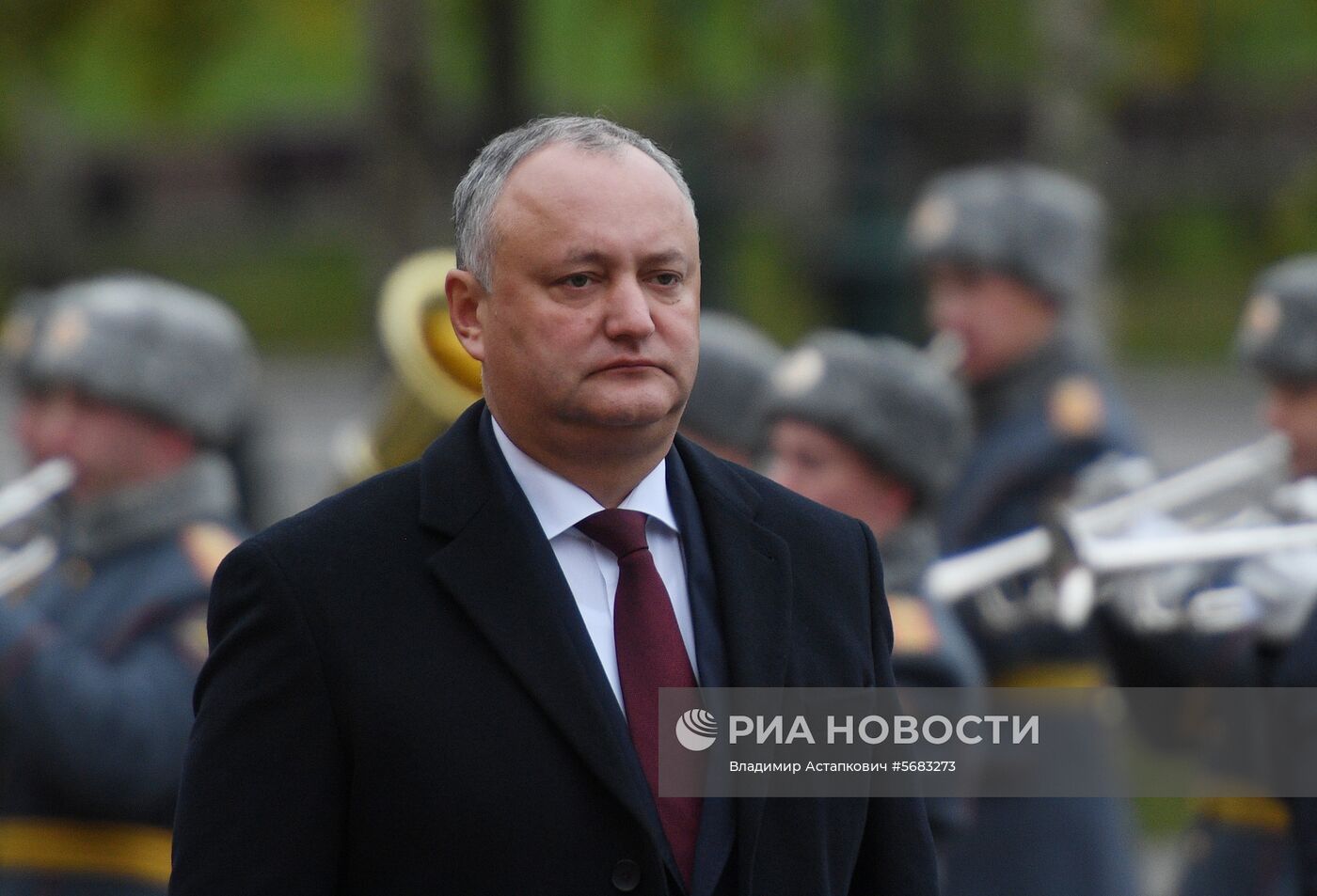 Президент Молдавии И. Додон возложил цветы к Могиле Неизвестного Солдата