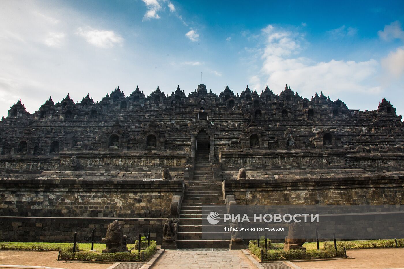Буддийский храмовый комплекс Борободур