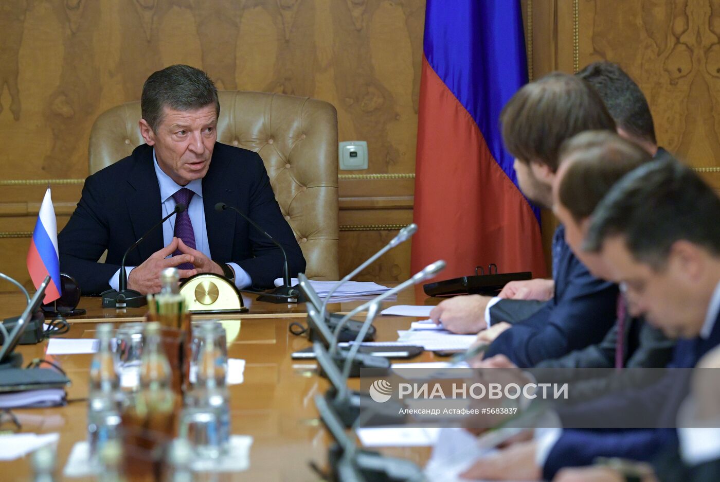 Вице-премьер Д. Козак провел совещание о мерах по стабилизации ситуации на рынке нефтепродуктов.