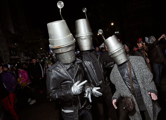 Парад по случаю Хэллоуина в Нью-Йорке