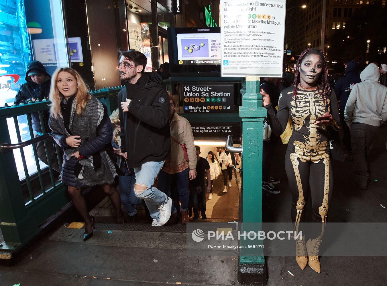 Парад по случаю Хэллоуина в Нью-Йорке