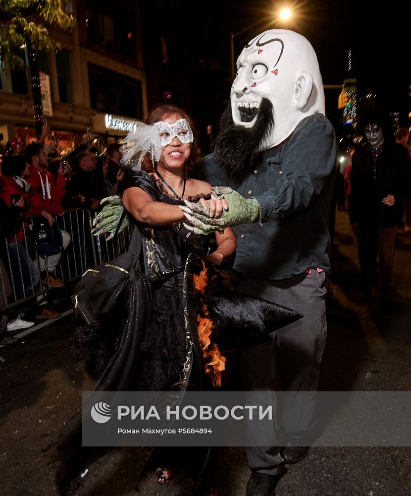 Парад по случаю Хэллоуина в Нью-Йорке