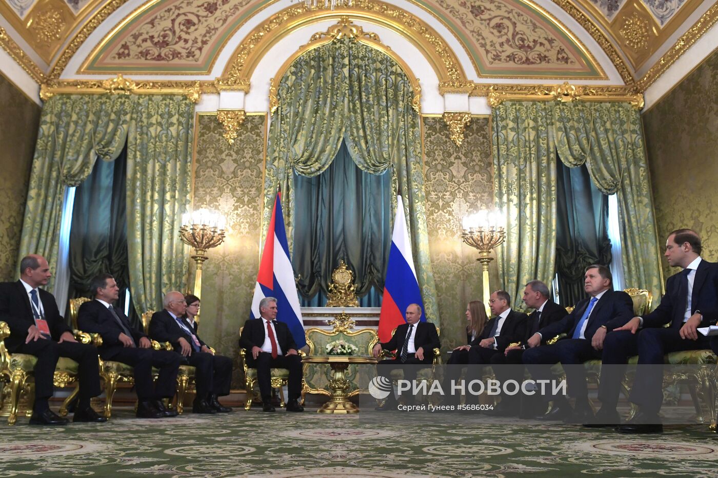 Президент РФ В. Путин встретился с председателем Госсовета Кубы М. Диас-Канелем Бермудесом