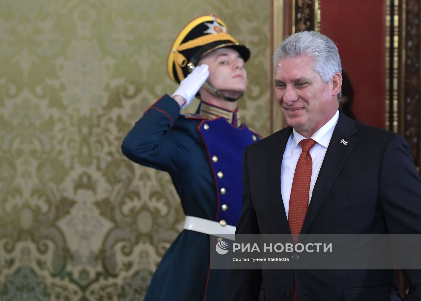 Президент РФ В. Путин встретился с председателем Госсовета Кубы М. Диас-Канелем Бермудесом