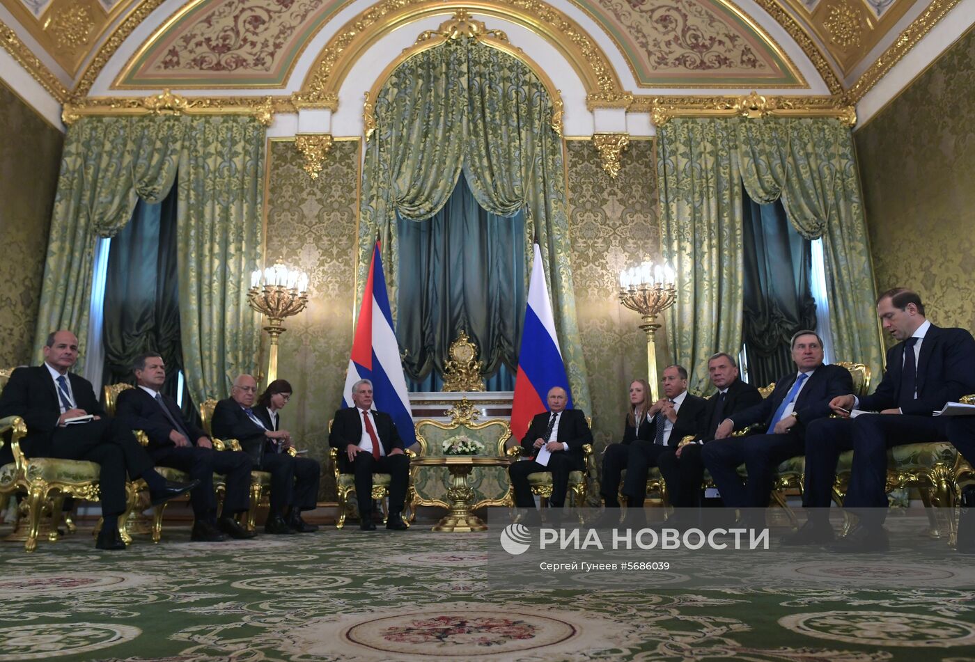 Президент РФ В. Путин встретился с председателем Госсовета Кубы М. Диас-Канелем Бермудесом