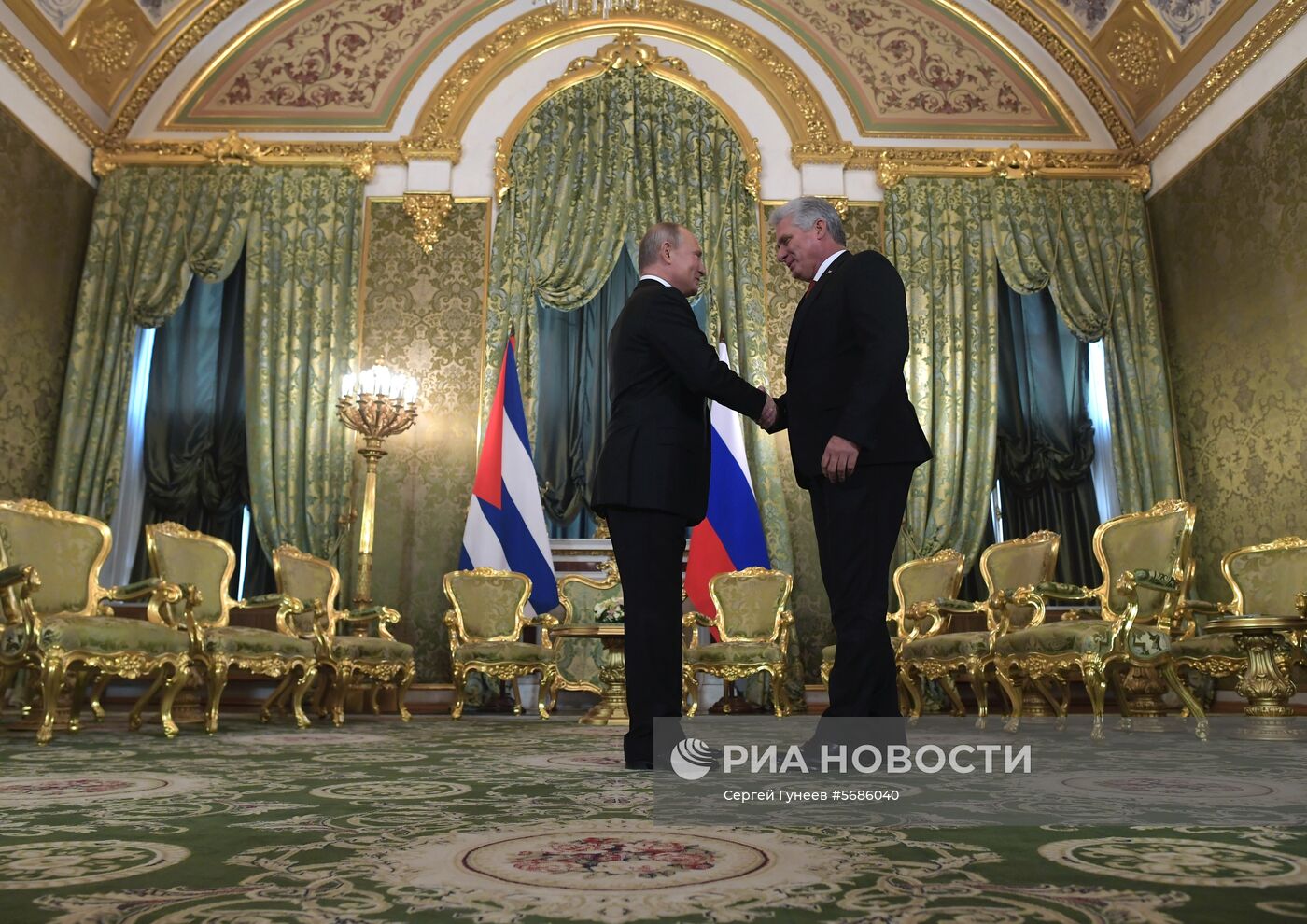 Президент РФ В. Путин встретился с председателем Госсовета Кубы М. Диас-Канелем Бермудесом