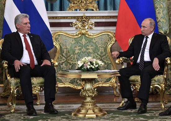   Президент РФ В. Путин встретился с председателем Госсовета Кубы М. Диас-Канелем Бермудесом