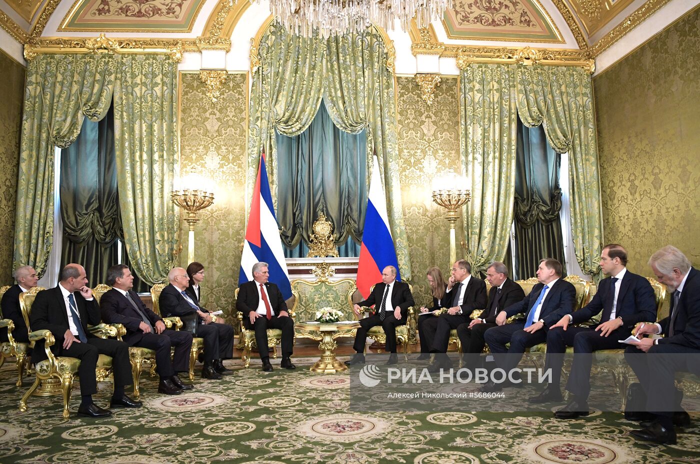 Президент РФ В. Путин встретился с председателем Госсовета Кубы М. Диас-Канелем Бермудесом