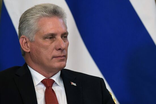   Президент РФ В. Путин встретился с председателем Госсовета Кубы М. Диас-Канелем Бермудесом