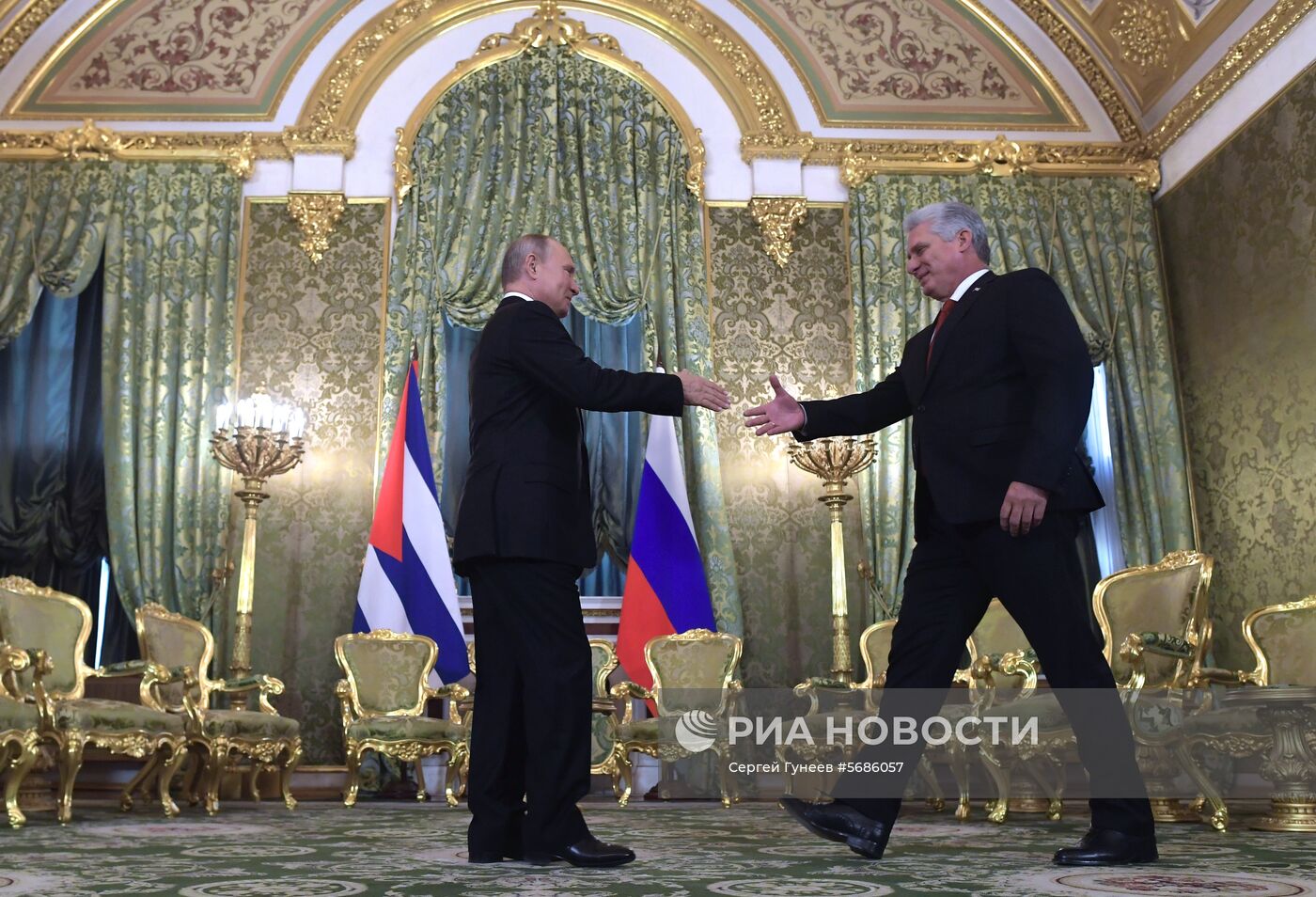 Президент РФ В. Путин встретился с председателем Госсовета Кубы М. Диас-Канелем Бермудесом