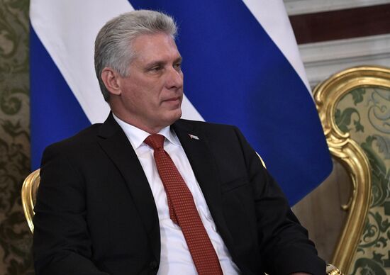   Президент РФ В. Путин встретился с председателем Госсовета Кубы М. Диас-Канелем Бермудесом