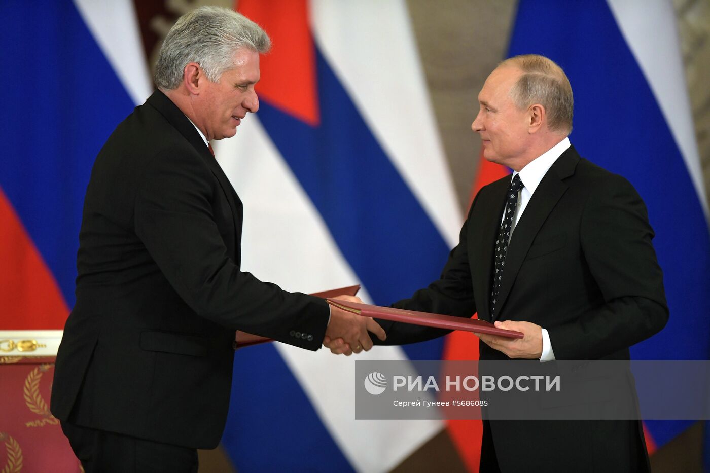 Президент РФ В. Путин встретился с председателем Госсовета Кубы М. Диас-Канелем Бермудесом