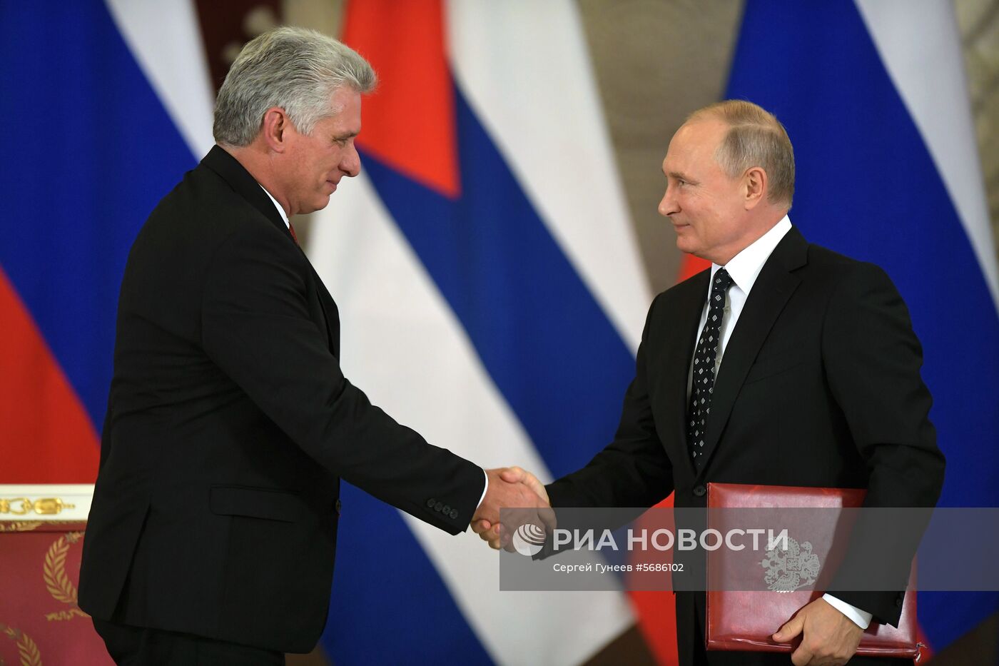 Президент РФ В. Путин встретился с председателем Госсовета Кубы М. Диас-Канелем Бермудесом