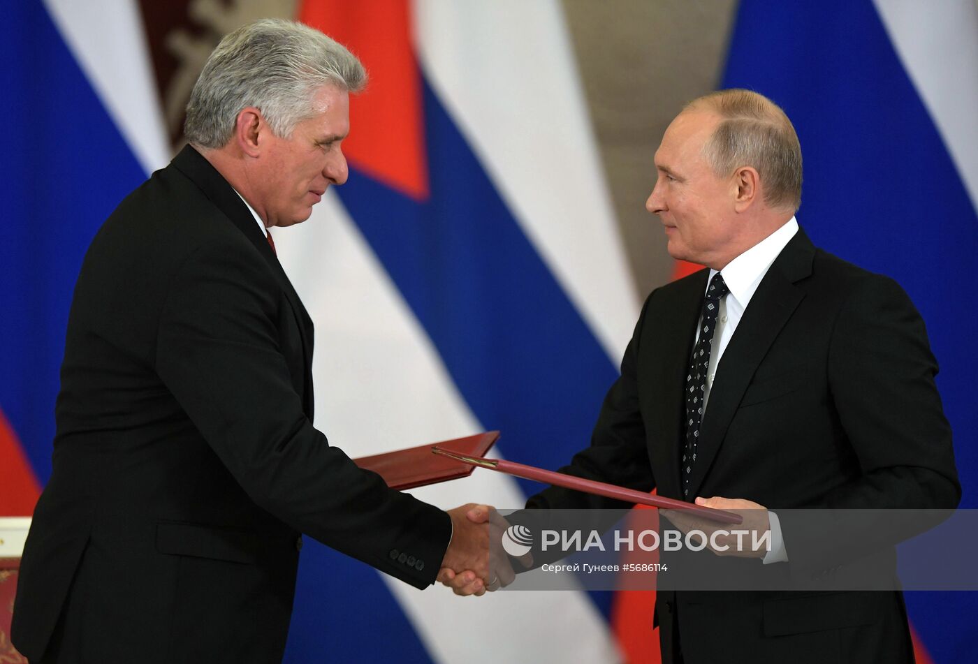 Президент РФ В. Путин встретился с председателем Госсовета Кубы М. Диас-Канелем Бермудесом