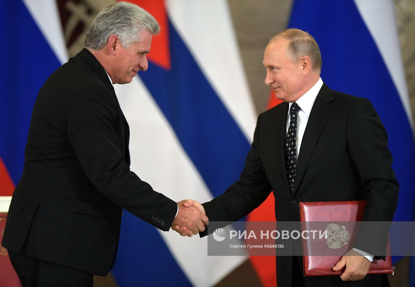 Президент РФ В. Путин встретился с председателем Госсовета Кубы М. Диас-Канелем Бермудесом