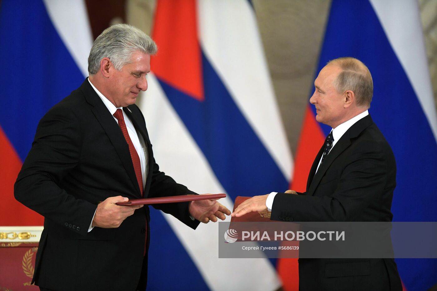 Президент РФ В. Путин встретился с председателем Госсовета Кубы М. Диас-Канелем Бермудесом