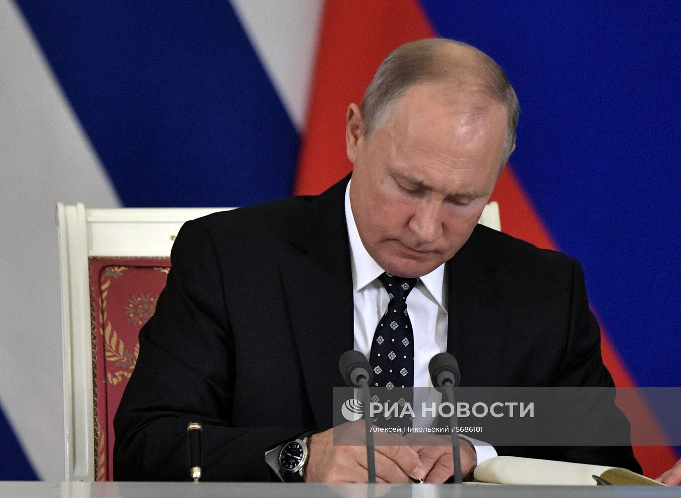 Президент РФ В. Путин встретился с председателем Госсовета Кубы М. Диас-Канелем Бермудесом