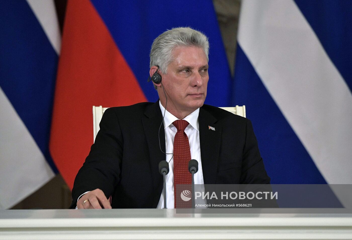   Президент РФ В. Путин встретился с председателем Госсовета Кубы М. Диас-Канелем Бермудесом