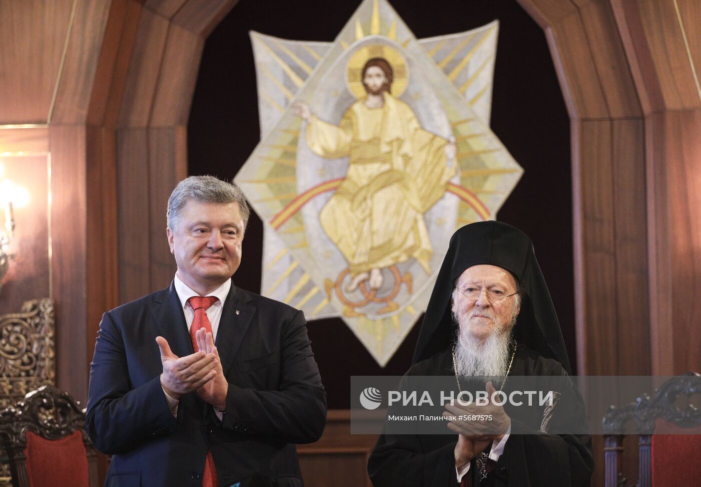 П. Порошенко и патриарх Варфоломей подписали договор о сотрудничестве между Украиной и Константинопольским патриархатом