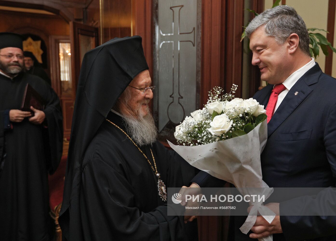 П. Порошенко и патриарх Варфоломей подписали договор о сотрудничестве между Украиной и Константинопольским патриархатом