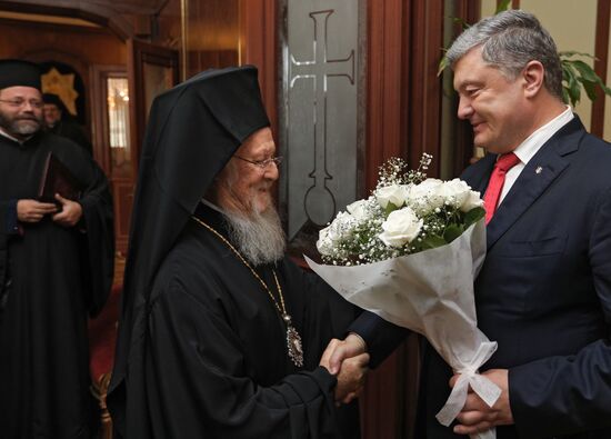 П. Порошенко и патриарх Варфоломей подписали договор о сотрудничестве между Украиной и Константинопольским патриархатом