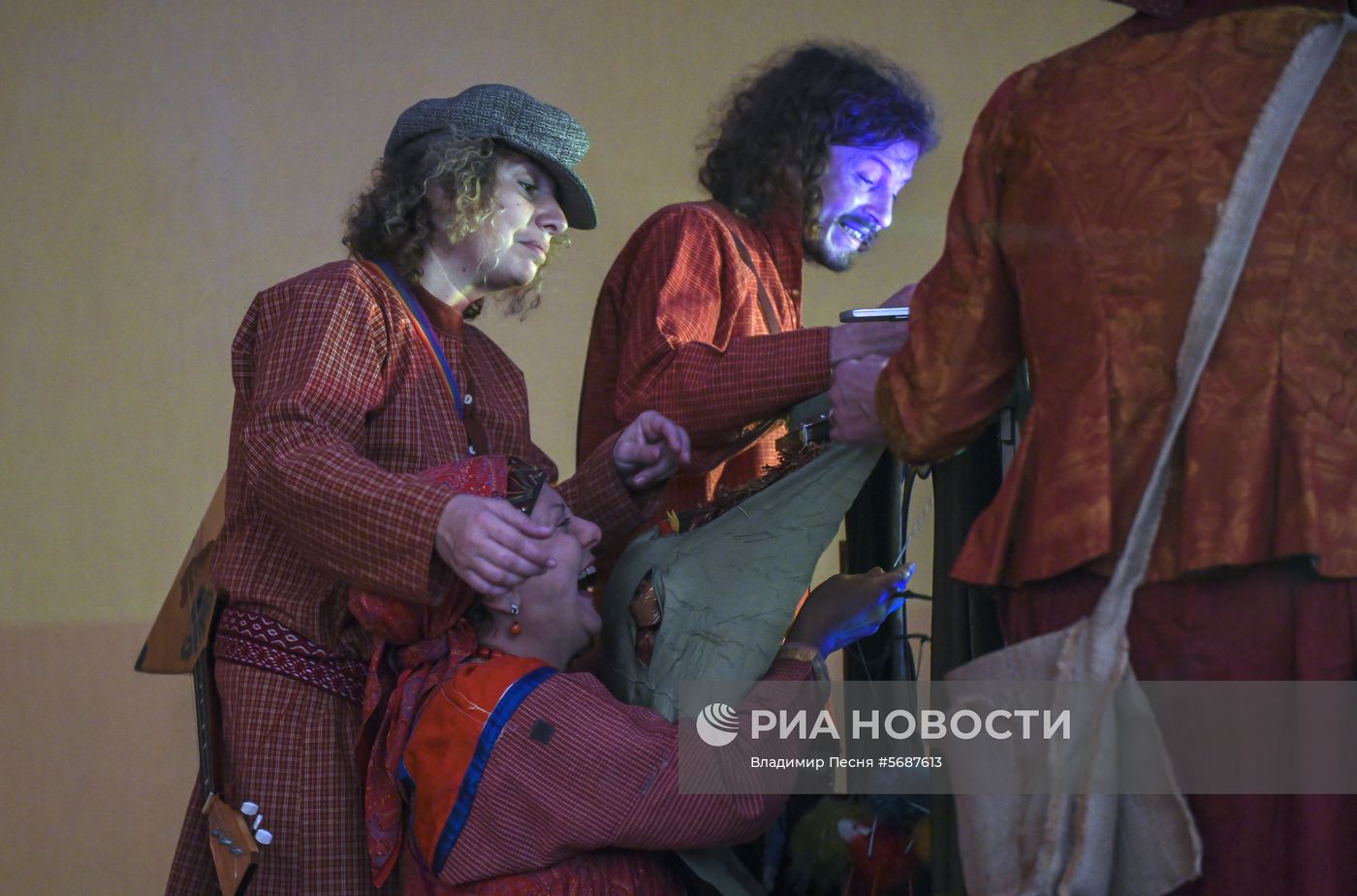 Гастрольный тур Московского кукольного театра "Душегреи" в Европе