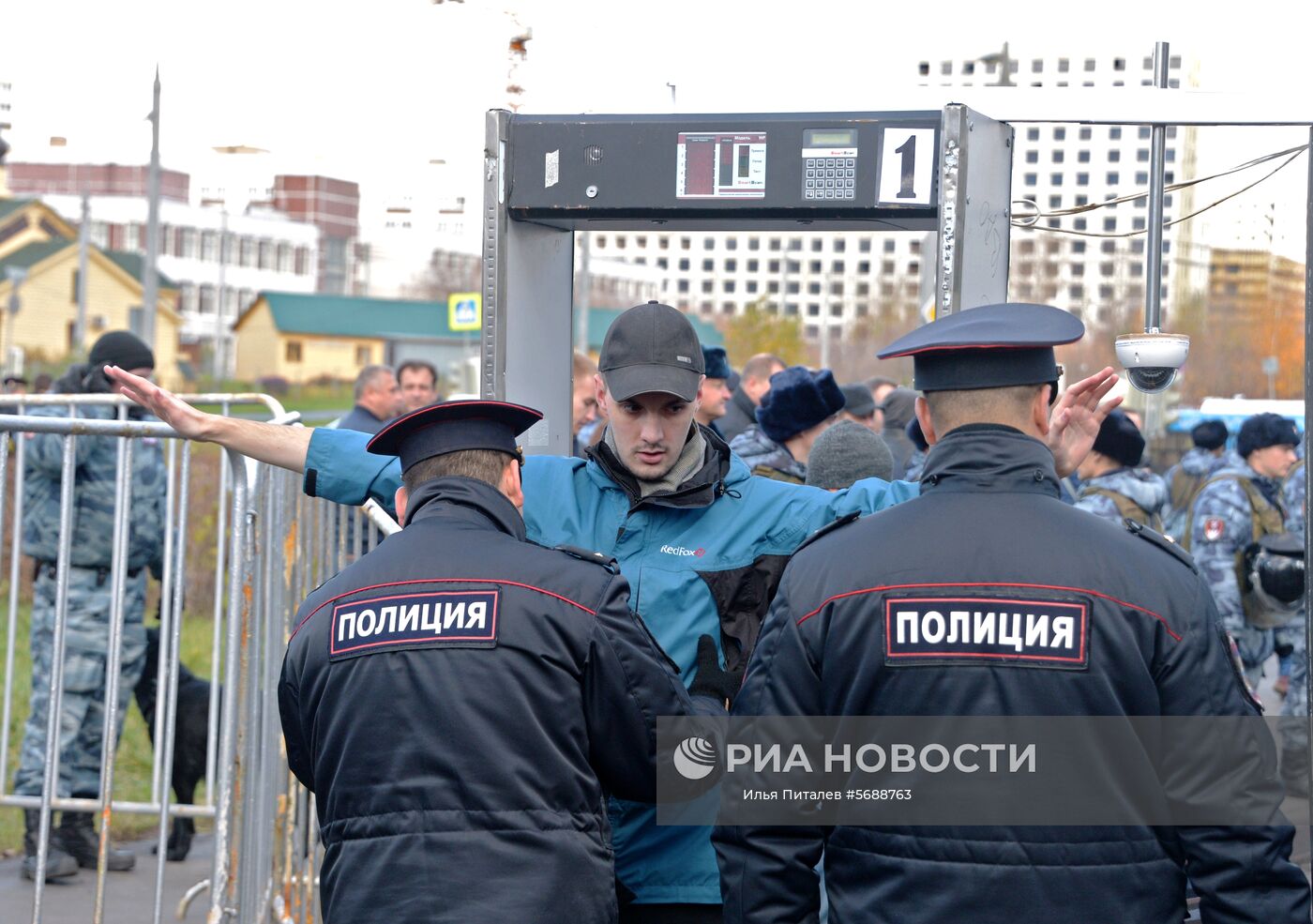 Разрешения полиции. Одобрено полиция. Полицейский одобряет. Полицейский не одобряет. Досмотр граждан СНГ.