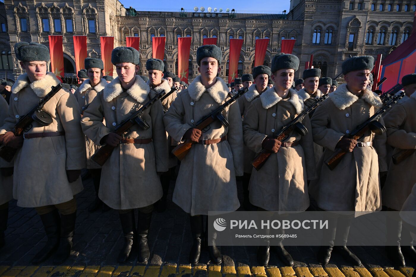 Генеральная репетиция марша, посвященного 77-летию военного парада 1941 года. Место: Россия, Москва. Автор: Рамиль Ситдиков/РИА Новости. Репетиция марша, посвященного 77-й годовщине парада 1941 года
