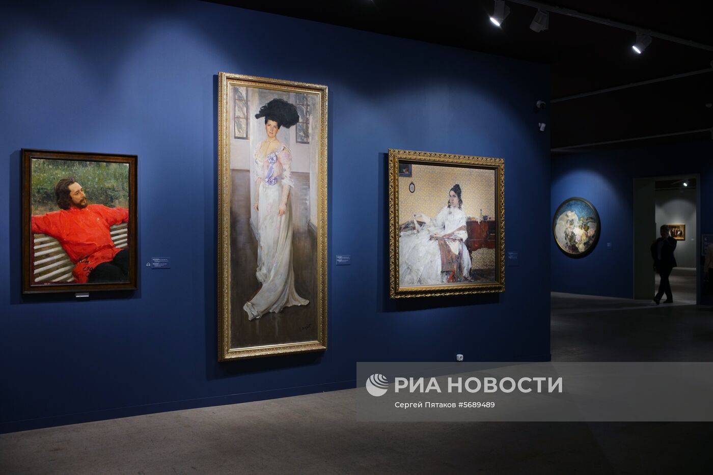 Выставка "Сокровища музеев России" открылась в Москве