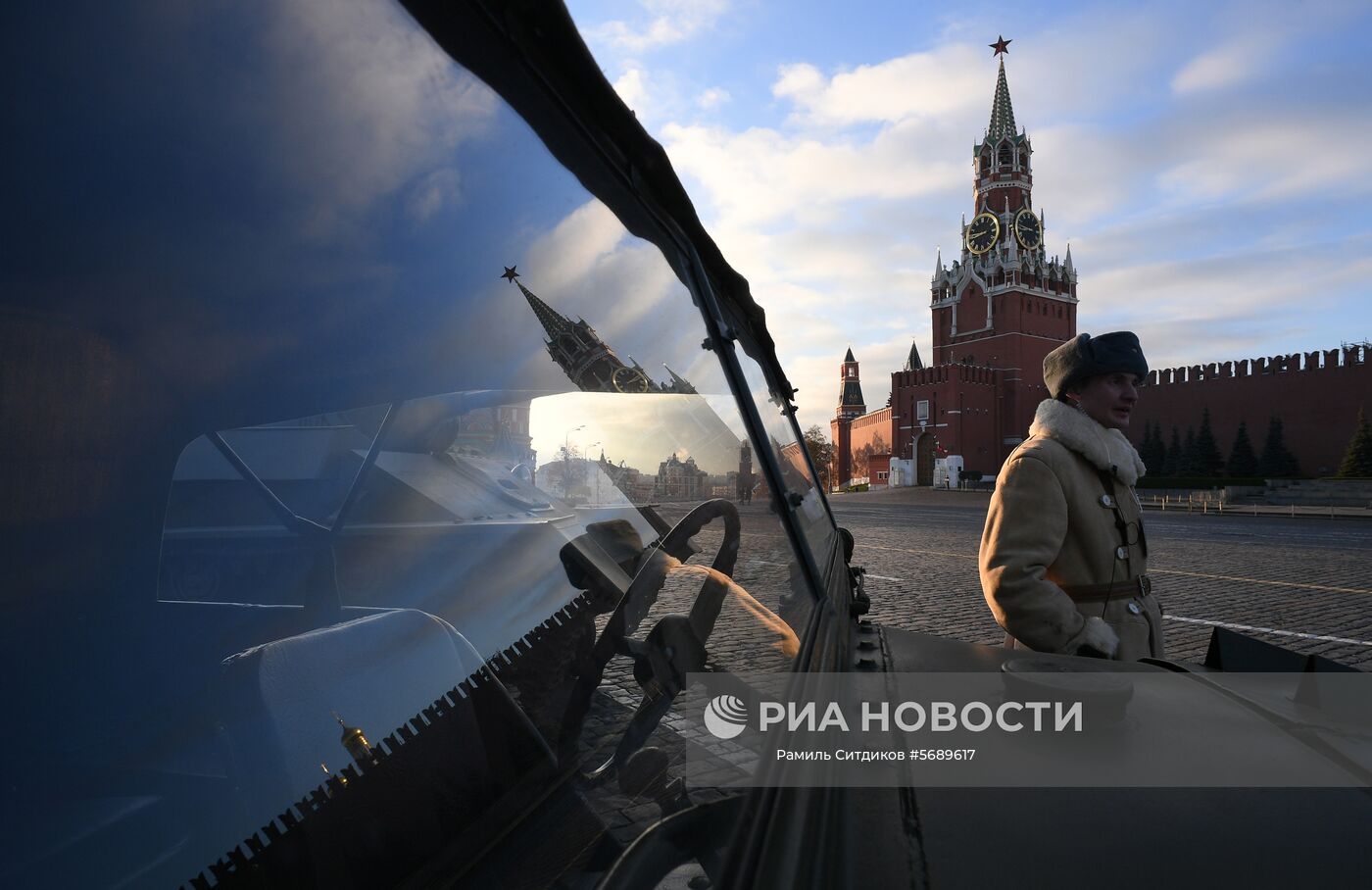 Участник генеральной репетиции марша, посвященного 77-летию военного парада 1941 года, на Красной площади в Москве. Место: Россия, Москва. Автор: Рамиль Ситдиков/РИА Новости. Репетиция марша, посвященного 77-й годовщине парада 1941 года
