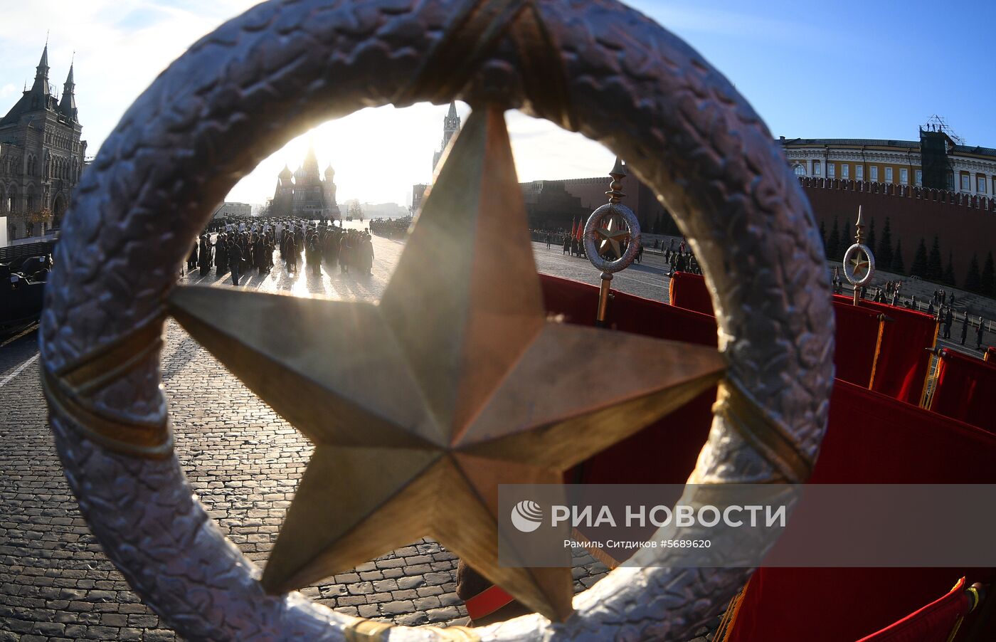 Генеральная репетиция марша, посвященного 77-летию военного парада 1941 года, на Красной площади в Москве. Место: Россия, Москва. Автор: Рамиль Ситдиков/РИА Новости. Репетиция марша, посвященного 77-й годовщине парада 1941 года