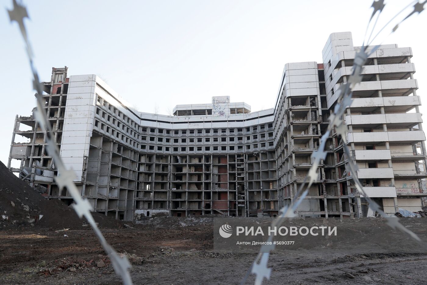 Продолжается снос Ховринской больницы в Москве